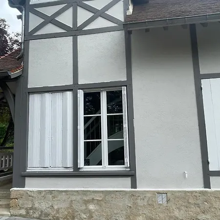 Maison, *