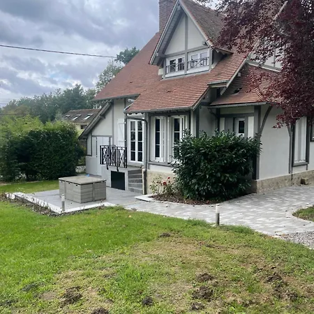 Maison, *
